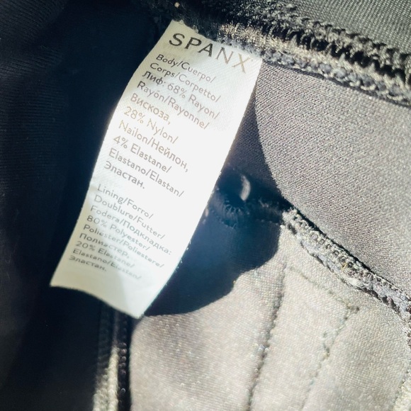 Spanx MEDIUM The Perfect Pants Ponte Knit Flare Cropped in black - Picture 9 of 9